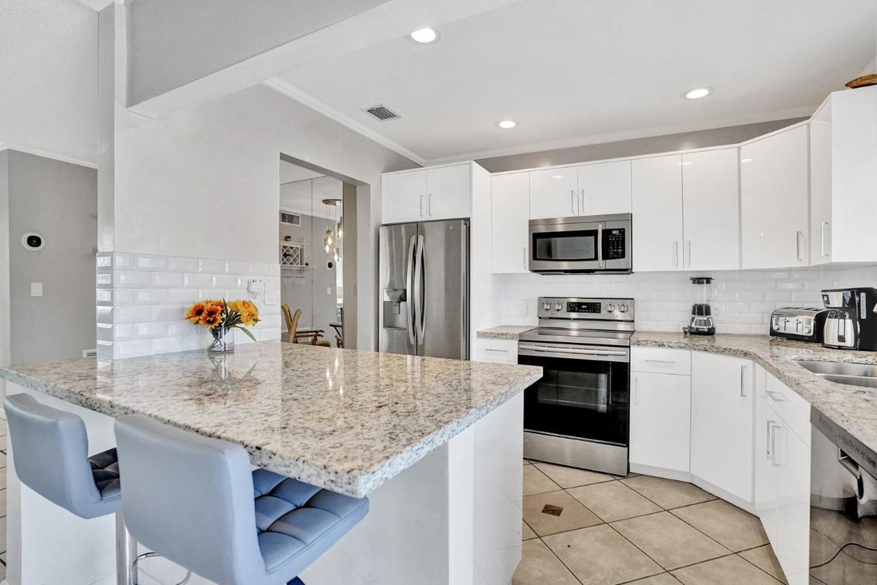 New! Waterfront Heated Pool & Jacuzzi 2 Mi To Beach - Fishing Pier Relaxing Spa & Hammock Fort Lauderdale Kültér fotó